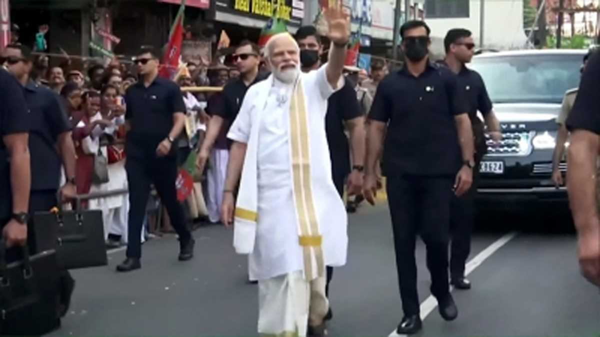 मोदी ने युवाओं से नए केरल की पटकथा लिखने को कहा, प्रतिद्वंद्वी मोर्चो की आलोचना की मोदी ने युवाओं से नए केरल की पटकथा लिखने को कहा, प्रतिद्वंद्वी मोर्चो की आलोचना की